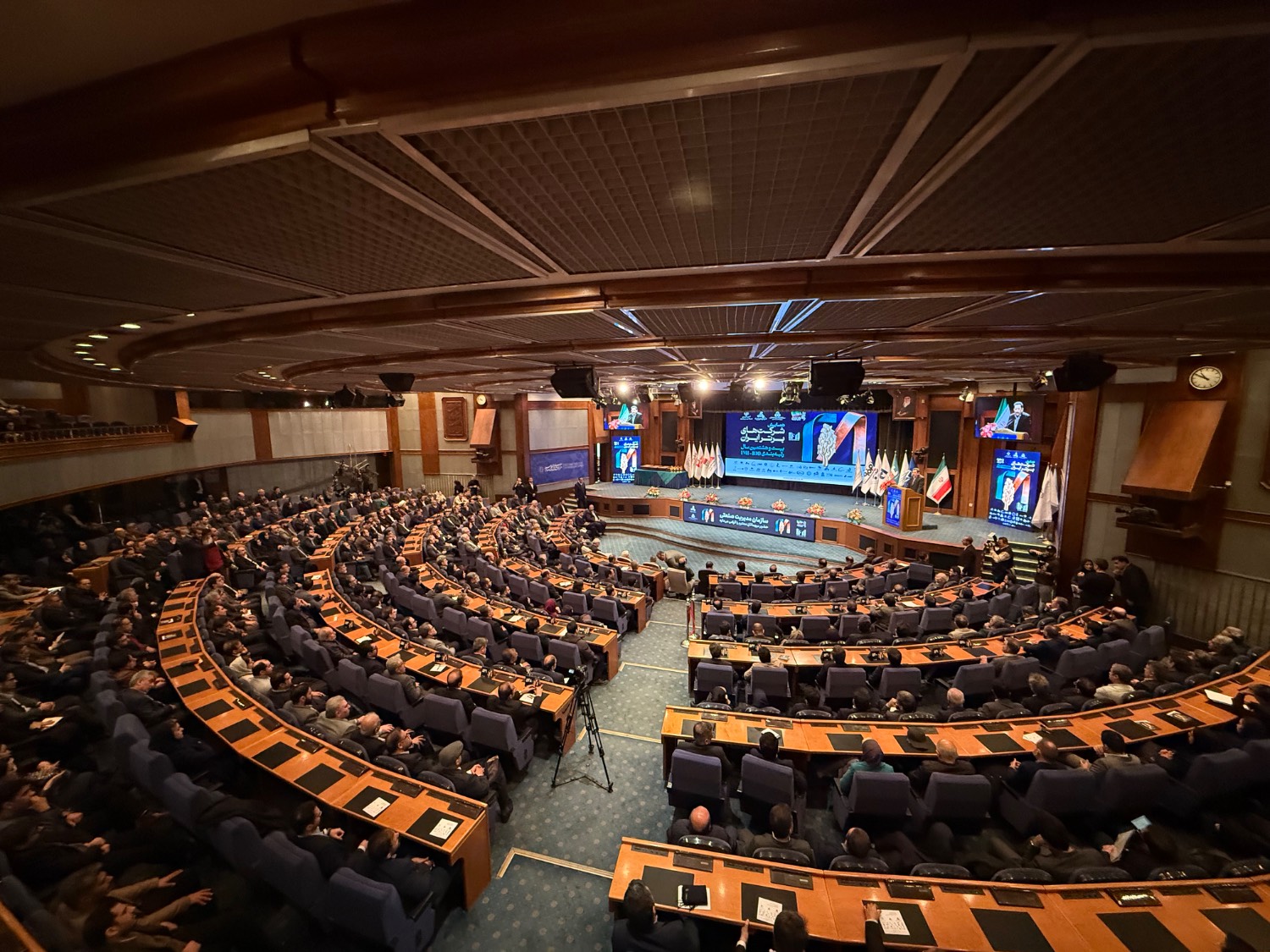 بانک صادرات 4 - 2