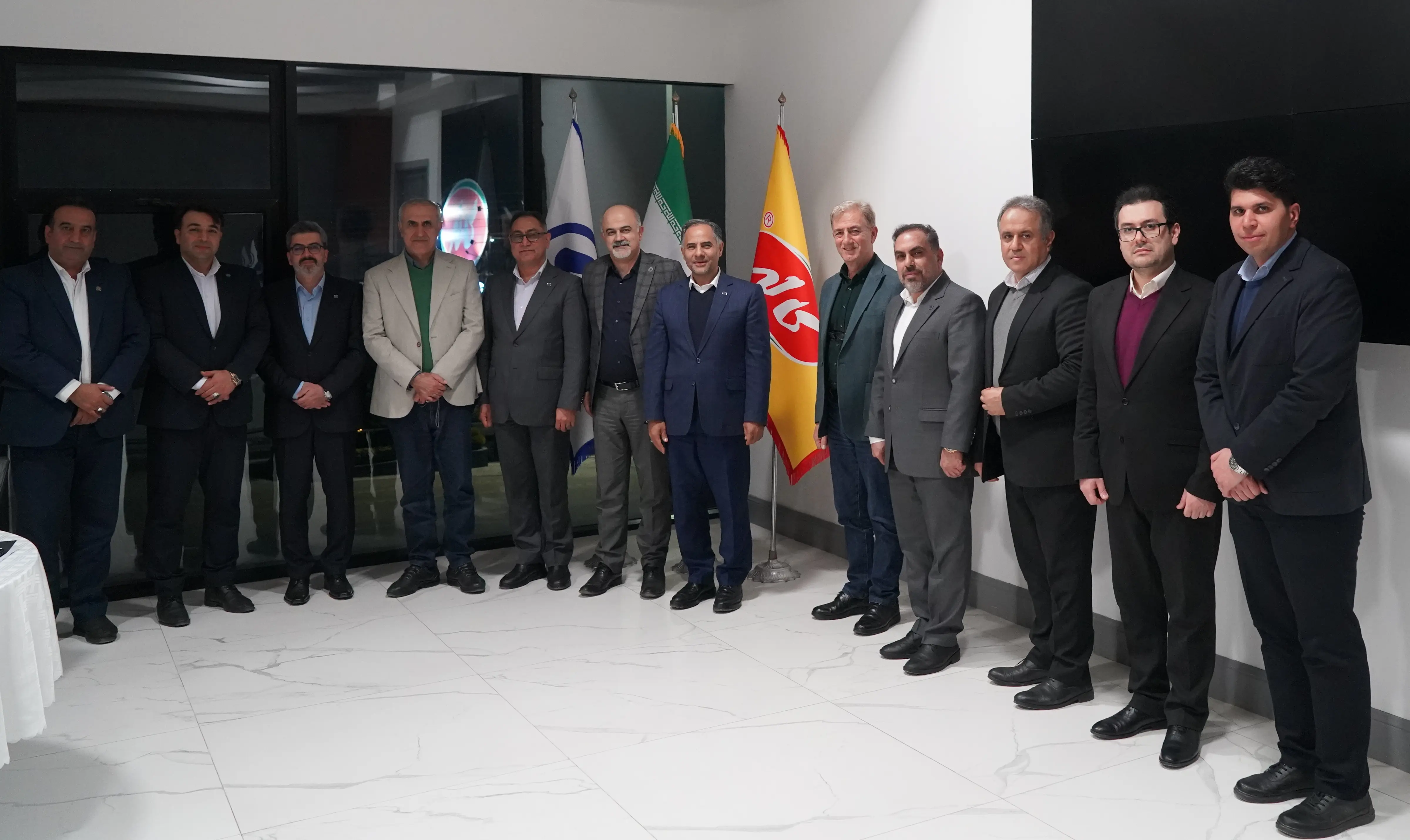 بانک تجارت 6 - 2