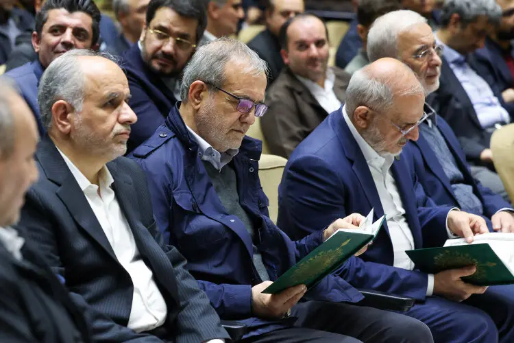 حضور_پزشکیان_در_مراسم_ختم_خانواده_سقاب_اصفهانی