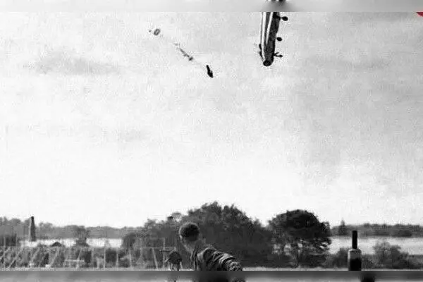 یکی_از_مشهورترین_تصاویر_تاریخ_هوانوردی_عکسی_که_با_قیمت_میلیاردی_فروخته_شد