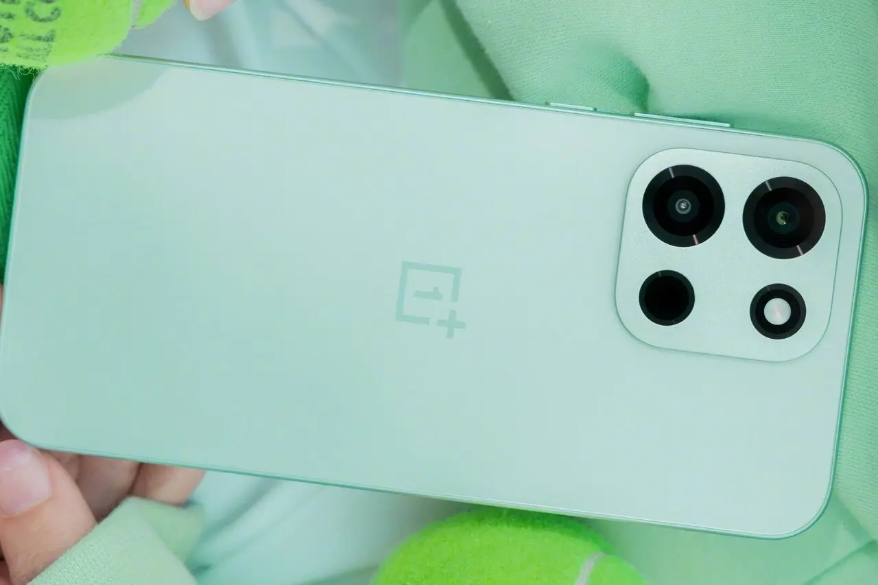 اولین_تصاویر_واقعی_از_وان‌پلاس_توربو_۶،_گوشی_مورد_انتظار_چینی_عکس