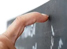 چرا صدای کشیدن ناخن روی تخته، آزاردهنده است؟