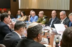 اسرائیل هیوم: نتانیاهو قرار است فردا نشستی امنیتی درباره ایران برگزار کند