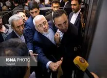 تذکر ظریف به محافظانش و عذرخواهی از خبرنگاران
