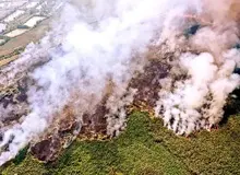 محیط زیست: امکان اطفای زمینی حریق در تالاب هورالعظیم وجود ندارد