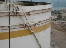 آتش سوزی ناشی از صاعقه در مخزن ذخیره‌سازی نفت خام پایانه نفتی خارگ بدون خسارت مهار شد