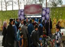 ماجرای تجمع خانواده ها مقابل یک مدرسه اصفهان چه بود؟/ روایت آموزش و پرورش: در دست بررسی است / روایت دادستانی: یکی از مدیران مدرسه تعدادی از دانش آموزان مورد آزار و اذیت جنسی قرار  داده است 