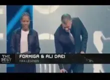  لحظه اهدای جایزه بازی جوانمردانه سال فیفا توسط علی دایی+ فیلم
