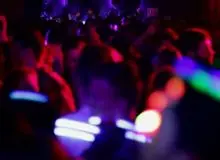 بدون اطلاع همسرم به پارتی شبانه رفتم/ در انجا شوهرم را در کنار زنی با وضع زننده دیدم