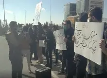 مخالفان سفر «رافائل گروسی» مقابل سازمان انرژی اتمی تجمع کردند/ فیلـــم