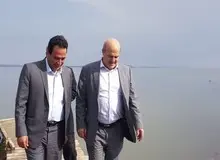 بازدید کلانتری از دریاچه ارومیه/ اجرای طرح بزرگ انتقال آب به دریاچه تا پایان سال ۹۸