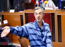 حواشی دادگاه / مشایی پاسخ داد: می‌خواهم با کت و شلوار از خودم دفاع کنم/ قاضی: ارتباط خود با جاسوسان انگلیس و اسرائیل را توضیح دهید

