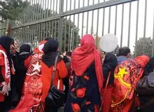 شیره‌مالیدن بر سر فیفا/ به زنانی که بلیت داشتند اجازه ندادند بازی پرسپولیس-الدحیل را در ورزشگاه آزادی تماشا کنند