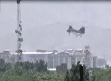 فرار آخرین آمریکایی‌ها با بالگردها از پشت بام سفارت این کشور در کابل/FILM