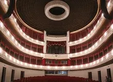 گزارشی از وضعیت بزرگترین تالار موسیقی کشور؛ از رونمایی ماشین تا مجوز برگزاری کنسرت برای خواننده ای گمنام / شاید پای رانت در تالار وحدت در میان باشد 