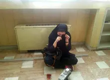 همه چیز درباره این کارمند گریان 