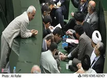 حواشی امروز صحن مجلس یازدهم / باز هم بی نظمی و ناتوانی قالیباف در اداره جلسات
 / رد پای ویلاهای نجومی نمایندگان در صحن پارلمان