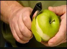 پوست میوه‌ها برای سلامتی ضرر دارند یا فایده؟ /خطرات ناشی از پوست میوه‌ها و سبزیجات