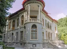 کاخ‌های تهران در دست چه کسانی است؟