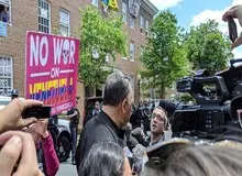 پلیس آمریکا به سفارت ونزوئلا حمله کرد