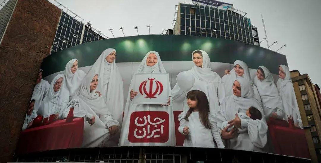 اکران دیوارنگاره جدید میدان ولیعصر به مناسبت روز مادر