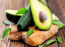 اگر هر روز یک عدد آووکادو بخورید، چه اتفاقی در بدن شما می افتد؟
