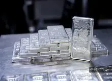 ریزش قیمت نقره در بازارهای جهانی و داخلی/ بازدهی نقره باز هم از طلا بیشتر شد