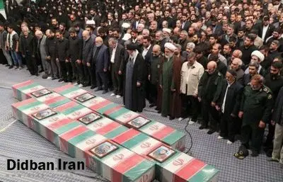 اقامه نماز آیت الله خامنه ای بر پیکر هفت شهید حمله اسرائیل به کنسولگری ایران در دمشق+عکس 