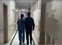 اولین فیلم از انتقال متهم به قتل امیرمحمد خالقی برای جلسه بازپرسی