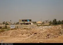 یکی از اهالی روستای ابوالفضل (ع) اهواز: با همان لودری که در جبهه‌ها سنگر می‌ساختم، آمده‌اند خانه‌ام را خراب کنند