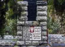 گورستان ممنوعه در تهران!/ از پزشک دربار تا اولین کارگردان ایران اینجا دفن شده اند +عکس