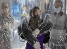 عایق آغوش کرونایی به بازار آمد/ تصاویــــر
