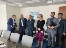 گاردین: عراقچی پیشنهاد داده که بازرسان آژانس به یکی از سایت‌های بمباران‌شده و نه همه آن‌ها دسترسی پیدا کنند / او وعده داد ظرف ۴۵ روز طرحی درباره نحوه رسیدگی به ۴۰۰ کیلوگرم اورانیوم با غنای بالا ارائه کند