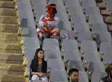 تنها دختری که بازی پرسپولیس را تماشا کرد/عکس