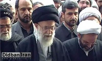 رهبر معظم انقلاب بر پیکر مرحوم آیتالله هاشمی رفسنجانی نماز میت اقامه میکنند