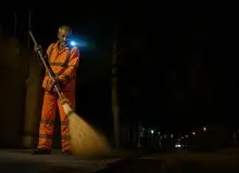 تجهیز لباس‌های پاکبانان شب کار به چراغ‌های چشمک‌زن