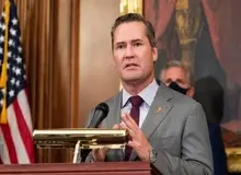 مشاور ترامپ: ماه آینده درباره ایران تصمیمات مهمی خواهیم گرفت