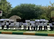 تجمع اعتراضی دانشجویان کارورزی دانشگاه آزاد واحد پزشکی مشهد به افزایش شهریه ها +تصاویر 