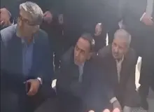 خاک پاشیدن به صورت وزیر آموزش و پرورش + فیلم