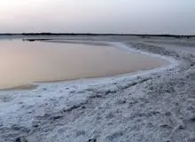 ایجاد دریاچه نمک در جنوب خوزستان / بخش هایی از تالاب شادگان شوره زار شد (+عکس)