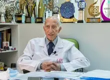 پرفسور فرهود: روز یکشنبه در حال خروج از خانه بودم که دو نفر که لباس مشکی بر تن داشتند سوار خودروی من شدند؛ من را به مکانی بردند / حدود ۲۶ ساعت در خدمتشان بودم / می‌خواستند بدانند که آیا با کسی در ارتباط هستم/ من سرباز وطن هستم، در سلامت کامل به‌ سر می‌برم