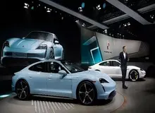 پورشه به بورس می‌رود؛ رقابت میلیاردرهای آمریکا، فرانسه و قطر برای خرید خودروساز آلمانی