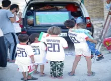 تصاویری از شادی مردم زلزله‌زده سرپل ذهاب پس از برد ایران