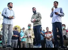 هلالی، رسولی و میثم مطیعی در میدان راه آهن برای تشویق مردم به رای دادن به رئیسی «نوحه خوانی» کردند/ تصاویر

