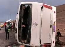 واژگونی اتوبوس در محور بویین زهرا/ ۱۸ نفر مصدوم شدند