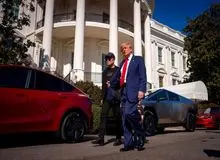 سرنوشت خودروی قرمز رنگ تسلا/ ترامپ خودرو را پس می دهد