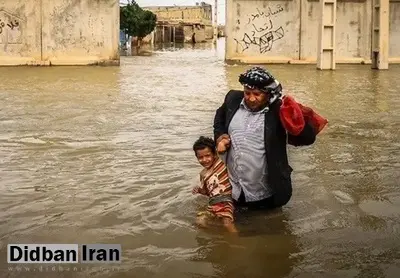 دو کودک در روستای سیل زده «مهرگی» جان خود را از دست دادند و سالمندان، کودکان و بیماران، در محاصره آب‌های گل‌آلود گرفتار مانده‌اند / هلال احمر: شمار جانباختگان در سیلاب جنوب کشور به ۷ نفر رسید / اینترنت و تلفن در بشاگرد و برق ۶۴ روستای این شهرستان هم قطع ش