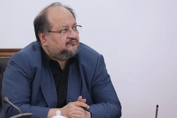 شریعتمداری: هلدینگ خلیج‌فارس ۱۰۰ درصد تعهدات ارزی خود را انجام داده است