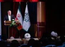 محسن هاشمی: در ماههای اخیر دو میلیون قطعه نهال در تهران کاشته شد اما شهروندان احساس سرسبزی و آرامش نمی کنند / نیاز به تحولی جدی در توسعه فضای سبز شهری داریم