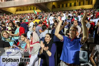شب گذشته صورت گرفت؛ زنان در کنار مردان، کسی هم منقلب نشد!!